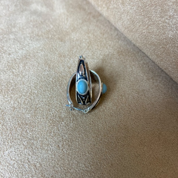 Silver hooped earrings with turquoise stone and clasp closure - Picture 6 of 6
